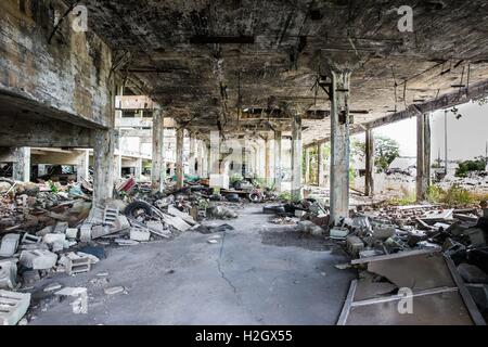 À l'intérieur de al ong temps vacant et usine d'automobiles à la ferraille dans le sud-ouest de Detroit, USA, 12 août 2016. Dans le monde d'utilisation | Banque D'Images