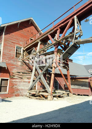 Photographie de l'abandonnée, Kennicott historique Mine de cuivre en Wrangell-Saint Elias National Park, près de McCarthy, de l'Alaska. Banque D'Images