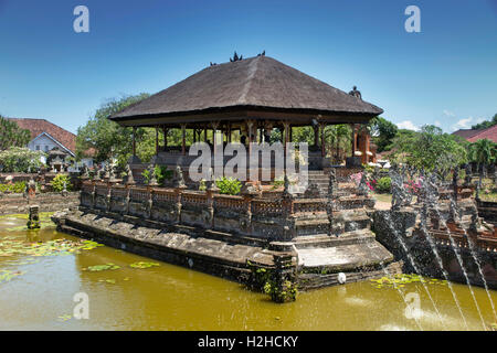 L'INDONÉSIE, Bali, Semarapura, (Klungkung), balle Kambang pavillon flottant dans l'enceinte du Palais Royal Banque D'Images