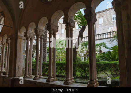 Le cloître du Monastère Franciscain, Stradun, Dubrovnik, Croatie Banque D'Images