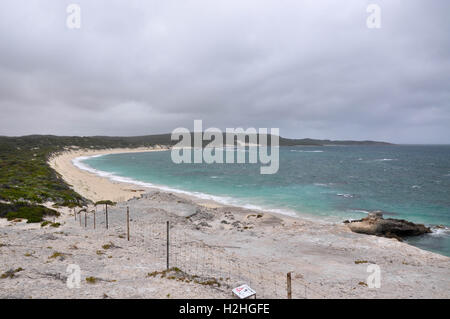 Avis de Foul Bay à partir de la falaise Blanche Point avec la pierre calcaire, les dunes et le grand océan du Sud à Hamelin Bay, Australie occidentale Banque D'Images