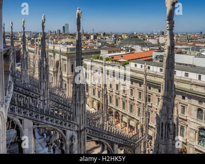 La cathédrale Duomo de Milan, détail de la partie supérieure, Italie Banque D'Images