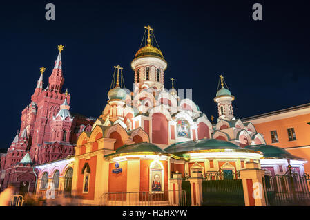 La Cathédrale de Kazan sur la Place Rouge de nuit, Moscou, Russie Banque D'Images