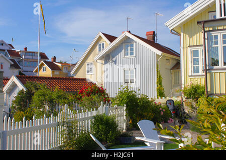 Maisons de village dans la région de Grundsund, Bohuslän, Suède Banque D'Images