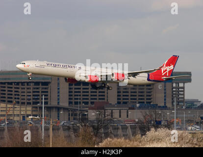 G-VOGE Virgin Atlantic Airways Airbus A340-642 en approche finale à Londres Heathrow. 4e mars 2008. Banque D'Images