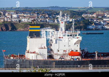 Les pétroliers à l'Valero jetées sur Milford Haven, Pembroke Banque D'Images