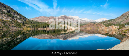 Montagne, paysage, reflet dans l'eau, lac Ellery, Tioga Road, Inyo National Forest, Mono County, Californie, USA Banque D'Images