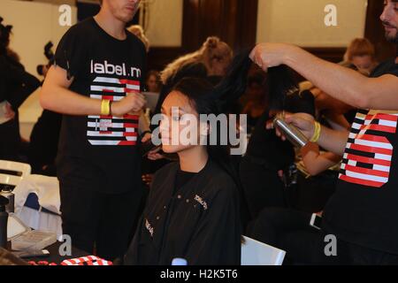 Les coulisses de la Semaine de la mode de Londres 2016 VIN & OMI Banque D'Images