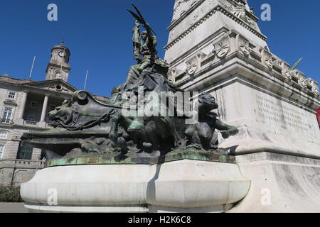 Statue au Monumento ao Infante Dom Henrique de Porto. Banque D'Images