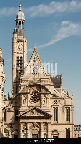 Le Saint Etienne du Mont est une église à Paris, France, situé sur la montagne Sainte Geneviève, près du Panthéon. Banque D'Images