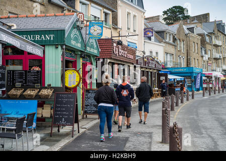 Restaurants de fruits de mer le long harbour, Cancale, Bretagne, France, Europe, UNION EUROPÉENNE Banque D'Images