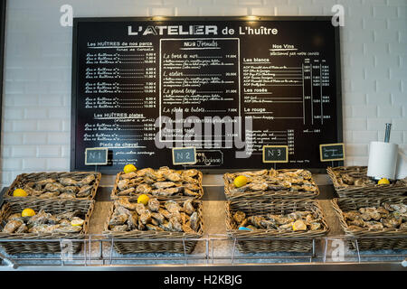 Restaurants de fruits de mer le long harbour, Cancale, Bretagne, France, Europe, UNION EUROPÉENNE Banque D'Images