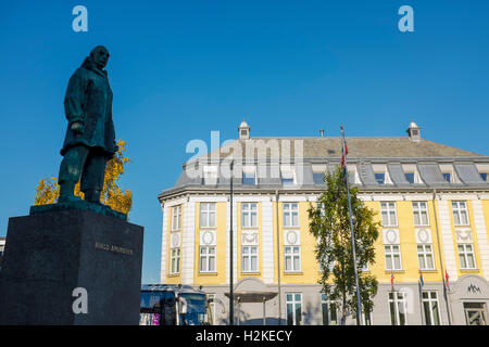 Statue de l'explorateur polaire norvégien Roald Amundsen Amundsen Road à Plass à Tromso, Norvège Banque D'Images