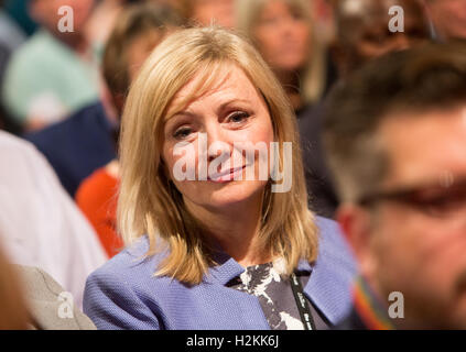 Tracy Brabin,ex-actrice Coronation Street,lors de la conférence du parti travailliste en 2016.Elle est définie d'être député pour Batley et Spen. Banque D'Images