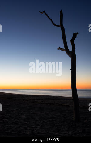 Le soleil se lève sur l'océan Atlantique à l'est de Long Island, New York Banque D'Images