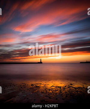 Sunderland, Royaume-Uni. 29 septembre 2016. Météo France : Sunderland se réveilla d'un glorieux lever du soleil ce matin dans ce qui sera un jour doux dans le nord-est de l'Angleterre. Crédit : Paul Swinney/Alamy Live News Banque D'Images