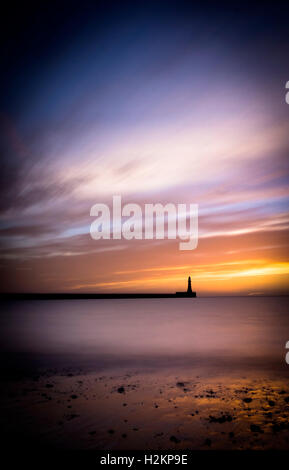 Sunderland, Royaume-Uni. 29 septembre 2016. Météo France : Sunderland se réveilla d'un glorieux lever du soleil ce matin dans ce qui sera un jour doux dans le nord-est de l'Angleterre. Crédit : Paul Swinney/Alamy Live News Banque D'Images