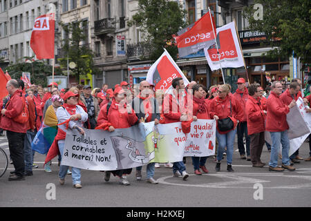 Bruxelles, Belgique. 29 Septembre, 2016. Les participants de la manifestation nationale contre la politique actuelle pendant leur marche le jeudi 29 septembre 2016 à Bruxelles, Belgique : Crédit Skyfish/Alamy Live News Banque D'Images