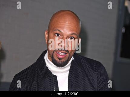 New York, NY, USA. Sep 29, 2016. Politique dehors et environ pour la célébrité Candids - THU, New York, NY Le 29 septembre 2016. Credit : Derek Storm/Everett Collection/Alamy Live News Banque D'Images