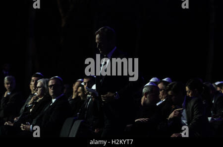 Kiev, Ukraine. Sep 29, 2016. Président du Conseil européen, Donald Tusk a un discours à l'occasion d'un événement commémoratif à l'occasion du 75e anniversaire de l'assassinat de masse des Juifs de Kiev. L'Ukraine marque le 75e anniversaire de Babyn Yar' tragédie(××××™' ×××™"), dans laquelle plus de 33 milliers juifs, Gypsys, Ukrainiens et d'autres ont été tués par les forces allemandes. Le massacre de septembre 29-30, 1941 a été le plus grand massacre pour lequel le régime nazi et ses collaborateurs, ont été chargés au cours de sa campagne contre l'Union soviétique. © Sergii Kharchenko/ZUMA/Alamy Fil Live News Banque D'Images