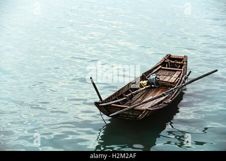 Haifeng, Haifeng, Chine. 28 Sep, 2016. Haifeng, le 28 septembre 2016 CHINE- : (usage éditorial uniquement. Chine OUT) un bateau de pêche est accosté à Pinqing Lake dans le sud de la Chine, Haifeng Â.s la province de Guangdong. © SIPA Asie/ZUMA/Alamy Fil Live News Banque D'Images