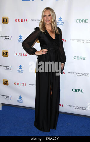 BURBANK, CA - 29 SEPTEMBRE : Molly Sims à l'Autism Speaks' La Vie En Blue Fashion Gala à Warner Bros Studios de Burbank, Californie le 29 septembre 2016. Crédit : David Edwards/MediaPunch Banque D'Images