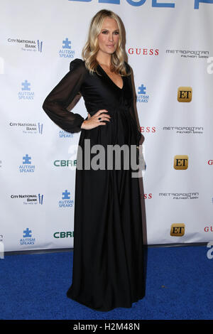 BURBANK, CA - 29 SEPTEMBRE : Molly Sims à l'Autism Speaks' La Vie En Blue Fashion Gala à Warner Bros Studios de Burbank, Californie le 29 septembre 2016. Crédit : David Edwards/MediaPunch Banque D'Images