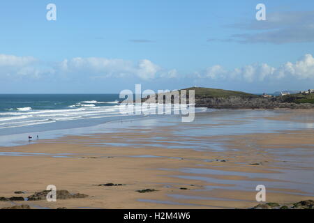 Newquay, Cornwall, UK. 30 Septembre, 2016. Ruptures dans les nuages soleil spectaculaires permettent sur la plage de Fistral tôt le vendredi matin. Credit : Nicholas Burningham/Alamy Live News Banque D'Images