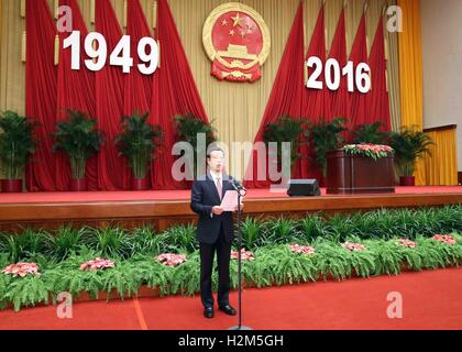 Beijing, Chine. Sep 30, 2016. Le vice-Premier ministre chinois Zhang Jaili préside une réception tenue par le Conseil d'État pour célébrer le 67e anniversaire de la fondation de la République populaire de Chine, à Beijing, capitale de la Chine, 30 septembre 2016. Credit : Liu Weibing/Xinhua/Alamy Live News Banque D'Images