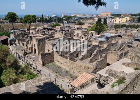 Face à l'ancien port romain d'Herculaneum, après la destruction par l'éruption du Vésuve en l'an 79. Banque D'Images