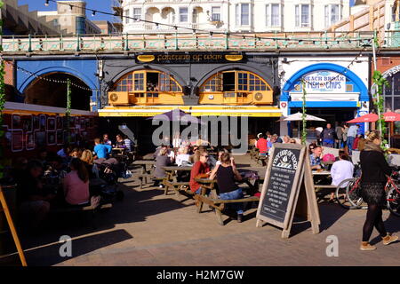 La fortune de la guerre célèbre pub bar sur le front de mer de Brighton Beach UK Banque D'Images