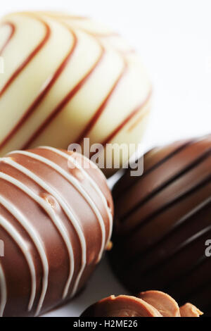 Confiserie chocolat close up isolated on white Banque D'Images