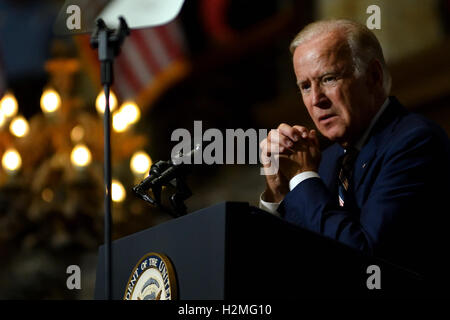 Le vice-président Joe Biden donne un discours lors d'un rassemblement d'inscription à l'Université Drexel, à Philadelphie, Pennsylvanie. Banque D'Images