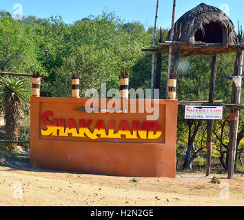 Panneau d'entrée aux portes du village culturel Shakaland, Eshowe, Afrique du Sud Banque D'Images