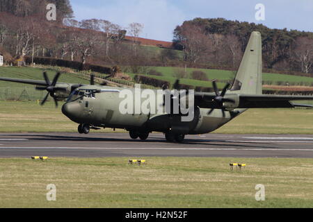 ZH870, un Hercules de Lockheed Martin C4 utilisés par la Royal Air Force, à l'aéroport de Prestwick au cours de l'exercice Joint Warrior 15-1. Banque D'Images