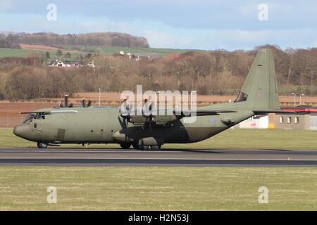 ZH870, un Hercules de Lockheed Martin C4 utilisés par la Royal Air Force, à l'aéroport de Prestwick au cours de l'exercice Joint Warrior 15-1. Banque D'Images