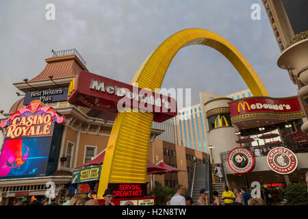 Las Vegas, Nevada - un restaurant McDonald's sur le Strip. Banque D'Images