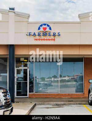 L'extérieur d'un bureau de l'entreprise d'assurance des agriculteurs à Oklahoma City, Oklahoma, 2218 W.l'Interstate I-240 service road, USA. Banque D'Images