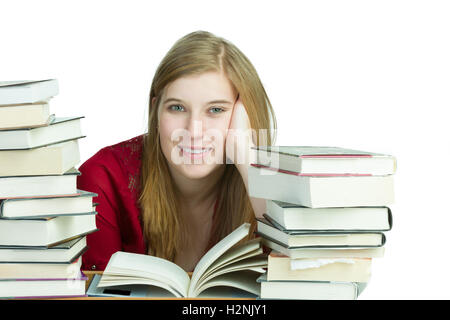 Jeune femme blonde l'étude avec des piles de livres Banque D'Images