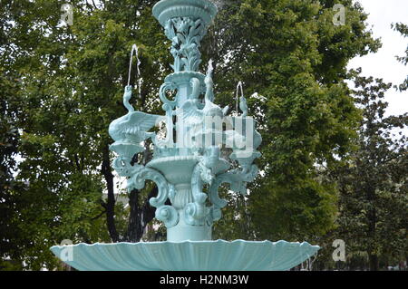 La fontaine dans le parc La Fontaine, Chestertown, Maryland. La fontaine dispose d'Héra, la déesse de la jeunesse, les lions et les cygnes. Banque D'Images