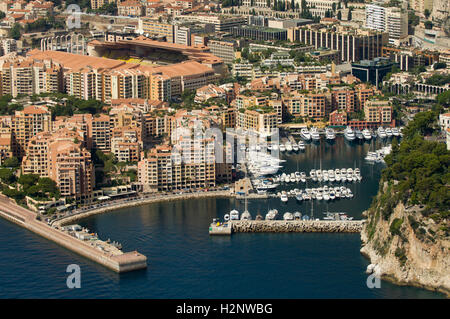 Vue aérienne, Fontvieille Harbour et Stade Louis II, Monaco, Cote d'Azur, de l'Europe Banque D'Images