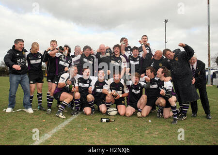 Romford célébrer remportant le championnat de la Ligue - Ipswich RFC vs Romford Gidea Park & RFC - London & South East Division Two North Rugby - 31/03/12 Banque D'Images