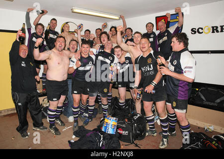 Romford célébrer remportant le championnat de la Ligue - Ipswich RFC vs Romford Gidea Park & RFC - London & South East Division Two North Rugby - 31/03/12 Banque D'Images