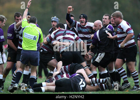 Brentwood marquer un deuxième semestre sur essayer - Brentwood RFC vs Romford & Gidea Park RFC au King Georges les terrains de jeu - 10/11/07 Banque D'Images