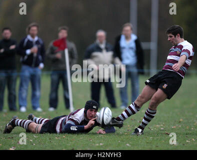 Brentwood convertir une demi-seconde sur essayer - Brentwood RFC vs Romford & Gidea Park RFC au King Georges les terrains de jeu - 10/11/07 Banque D'Images