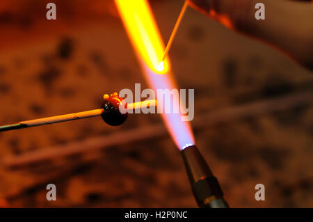 L'art de l'élaboration de verre en utilisant le feu. Banque D'Images