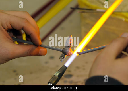 L'art de l'élaboration de verre en utilisant le feu. Banque D'Images