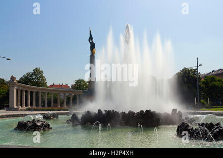 Hochstrahlbrunnen fontaine et Monument commémoratif de guerre soviétique, Vienne Banque D'Images