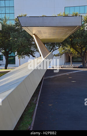 Monument à la tombée de la police de Dallas situé à l'extérieur de l'Hôtel de ville sera bientôt inclure les noms de cinq policiers tués en juillet Banque D'Images