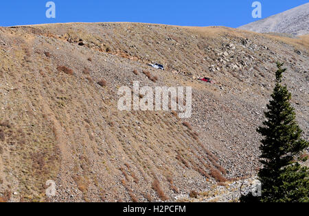 Deux jeeps sur un Colorado high country trail dans les Rocheuses, le Baldwin Gulch Road ou de la route 277 dans Chaffee Comté Banque D'Images